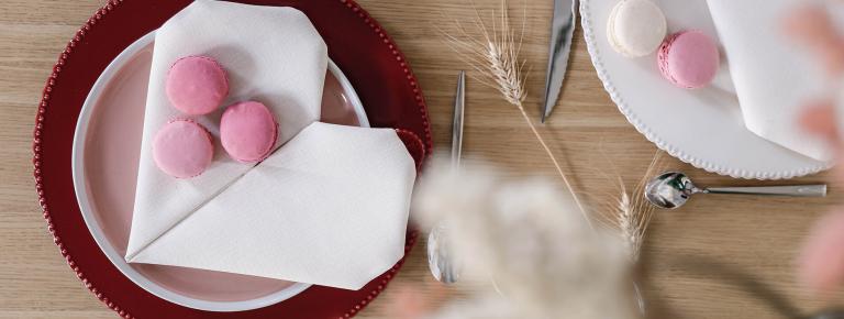 Idée pliage serviette en papier pour la Saint Valentin