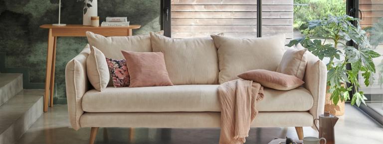 5 coussins tendance pour un intérieur au goût du jour