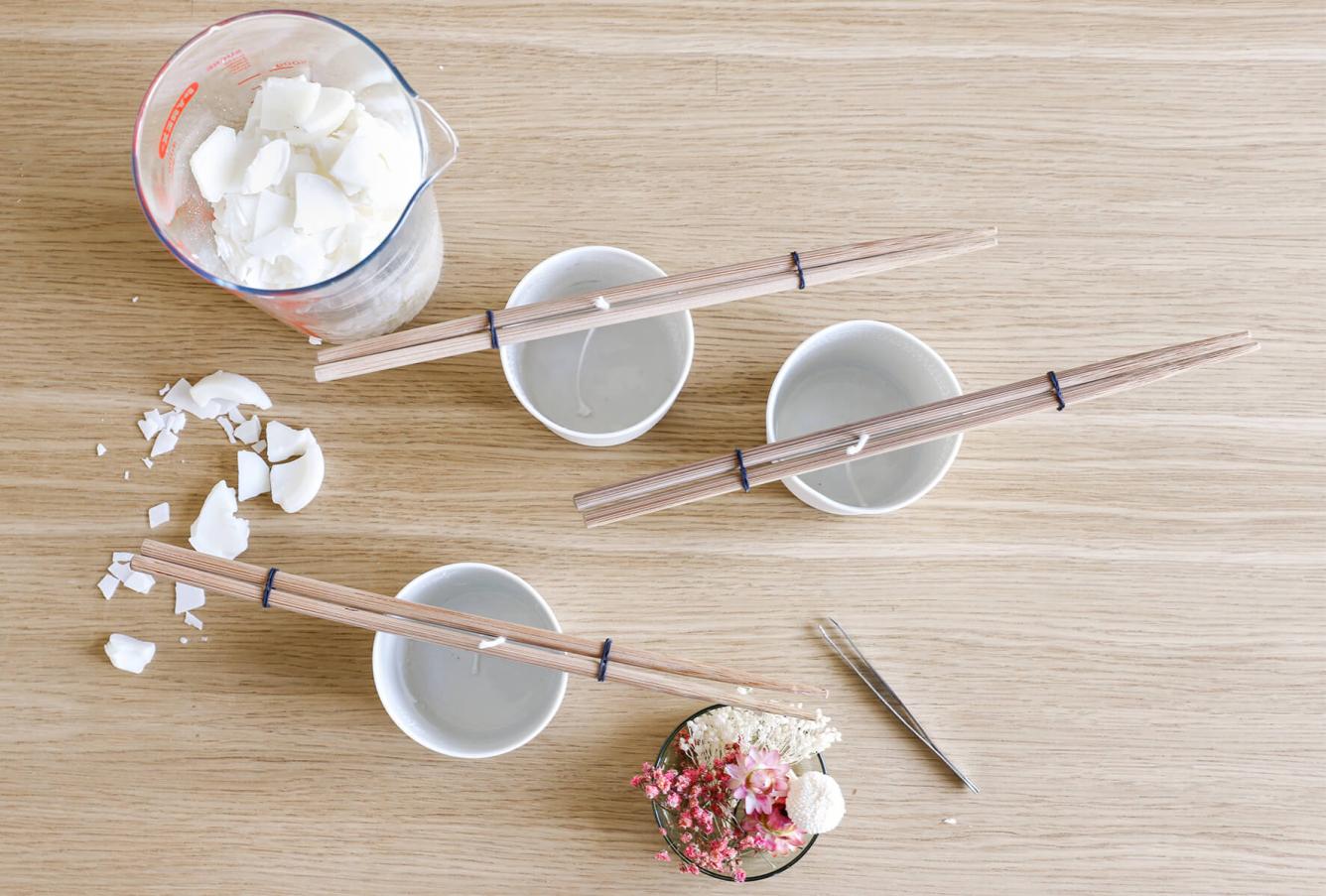 Tuto : faire une bougie avec des fleurs séchées pour la Saint-Valentin 