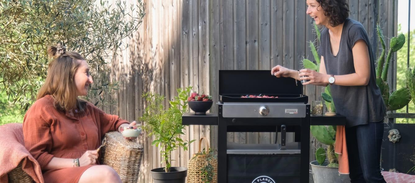 Choisir une plancha pour cuisiner en plein-air | Blog Camif