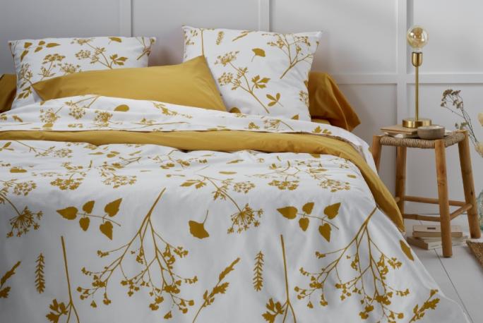 Tendances décoration éco-responsables 2022 linge de lit motifs floraux| Camif