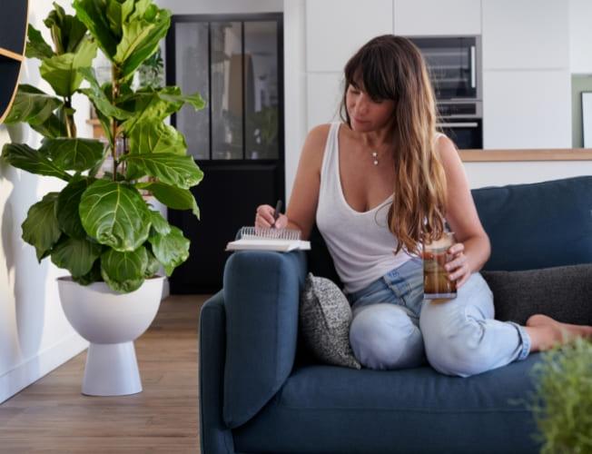 Comment choisir son canapé sans s'assoir sur ses valeurs ? | Blog Camif