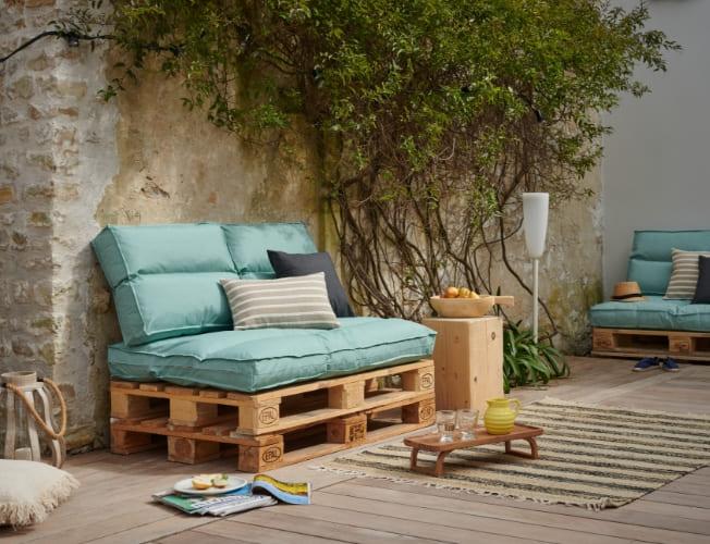 Une déco nature chic et ethnique au jardin avec les coussins palette | Blog Camif