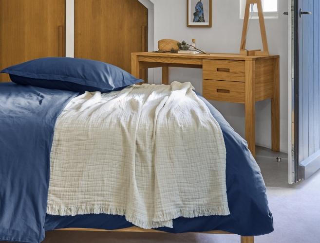 Bien faire son lit avec un couvre-lit | Blog Camif