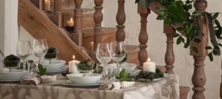 Table de Noël verte de mousse et de laurier | Blog Camif